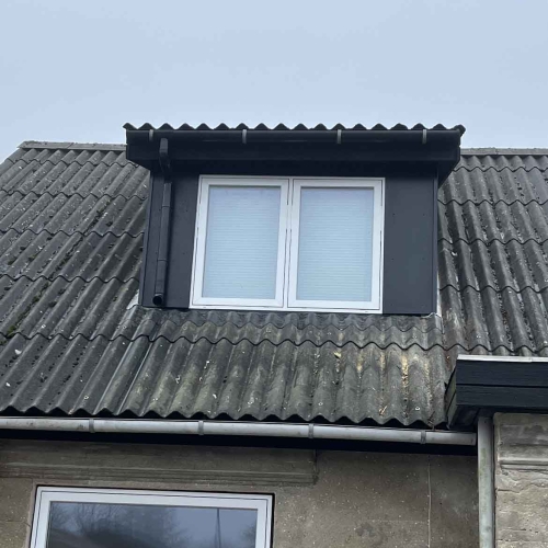 Udskiftning af nye vinduer på et hus i Thisted