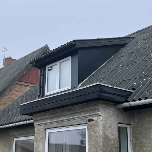 Udskiftning af vinduer på et hus i Snedsted